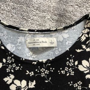 Abercrombie & Fitch Tops - Floral crop top Abercrombie & Fitch Tops - Floral crop top